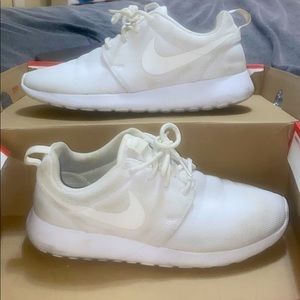 W Nike roshe one